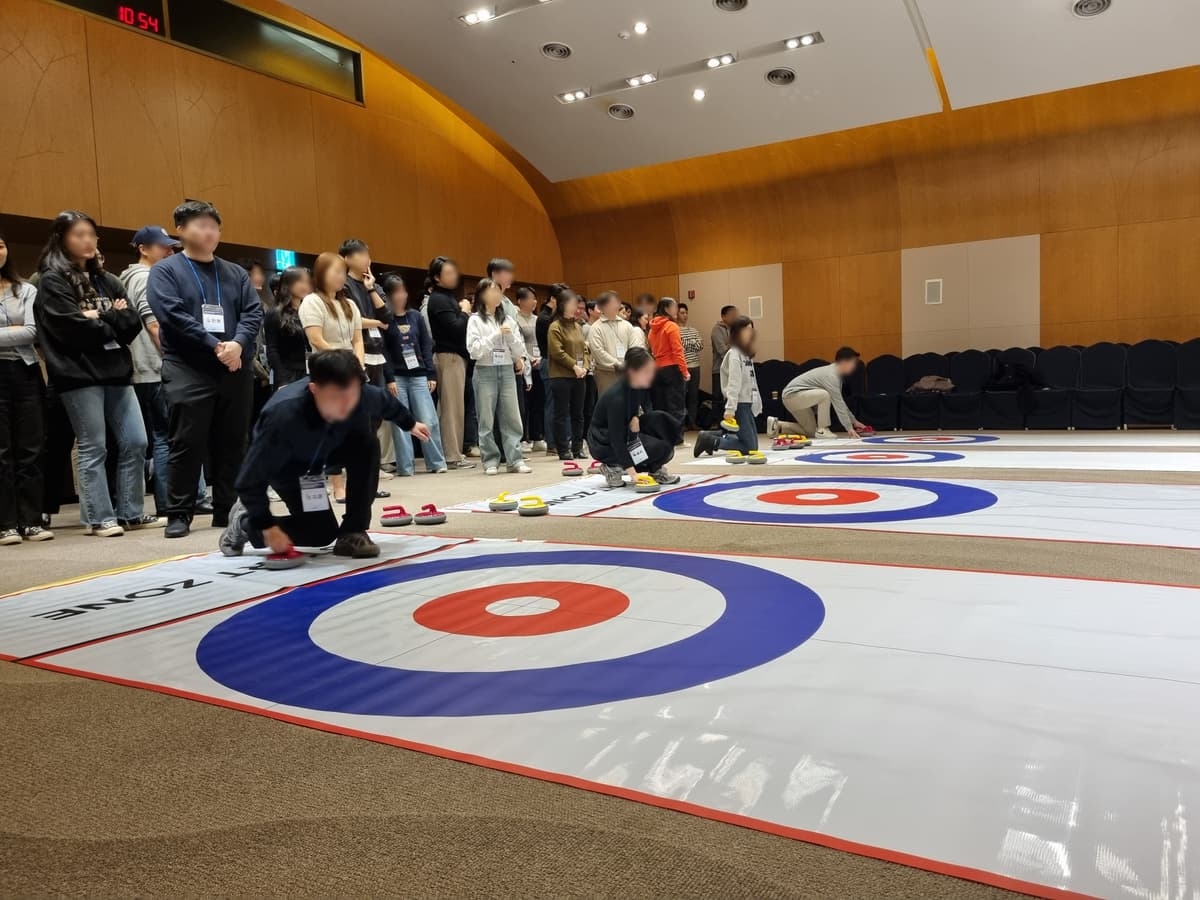 협동 실내 컬링 진행 사진 3