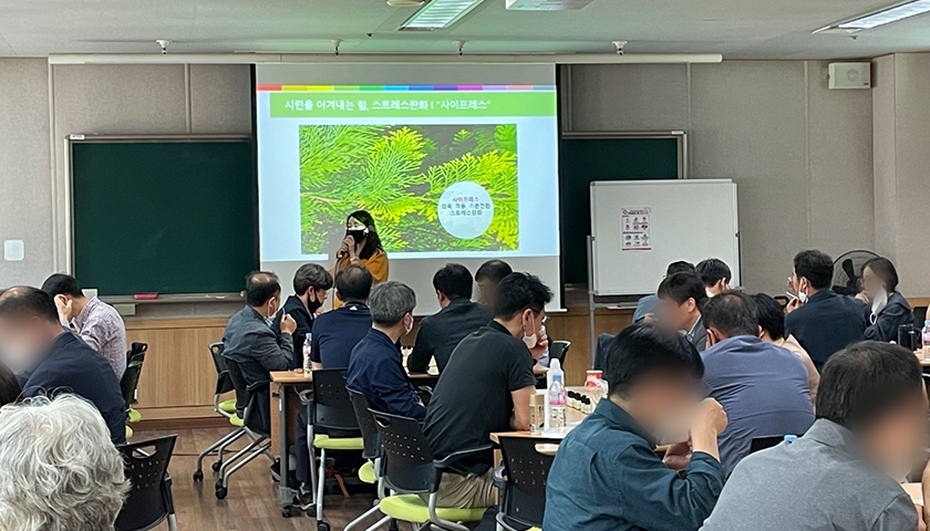 아로마 핸드테라피 진행 사진 3