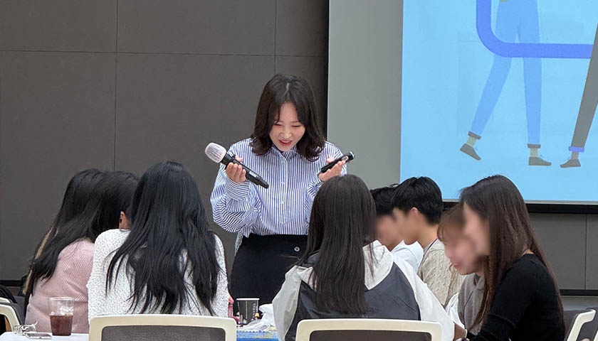 감사일기와 아로마 향수 명상 진행 사진 2