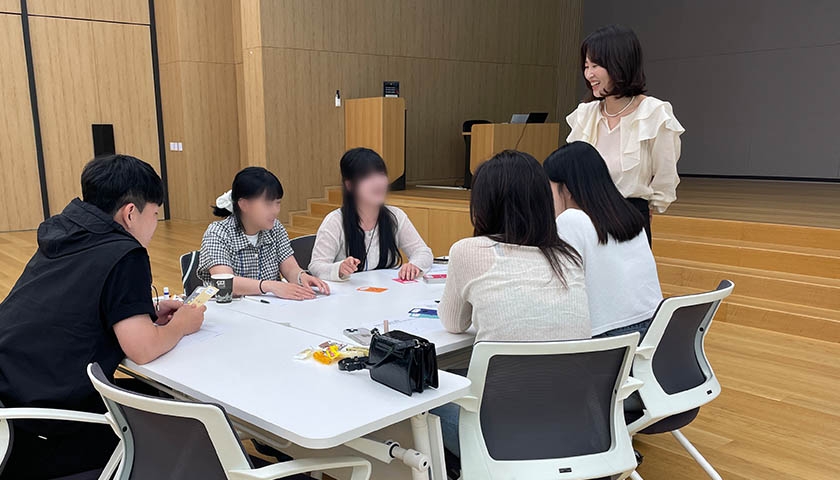 감사일기와 아로마 향수 명상 진행 사진 5