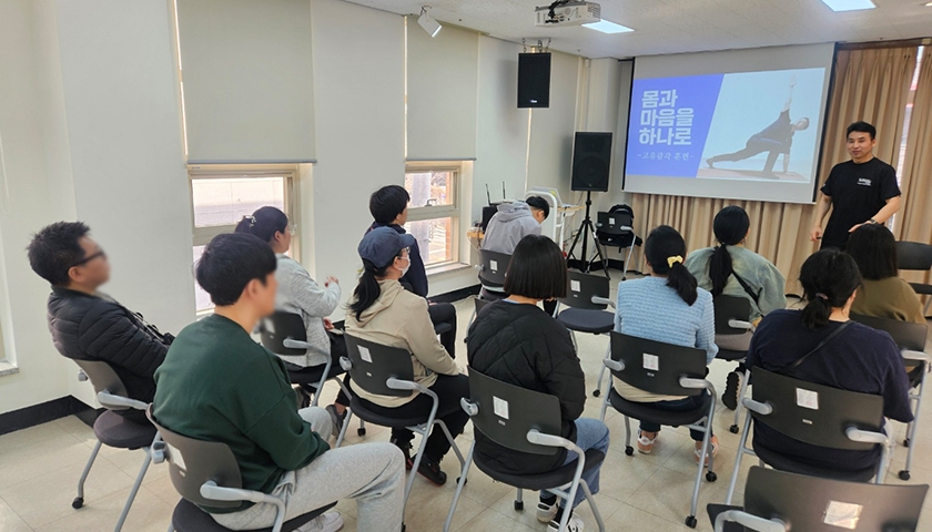 몸과 마음의 사용설명서, 소마틱스 고유감각 훈련 진행 사진 2
