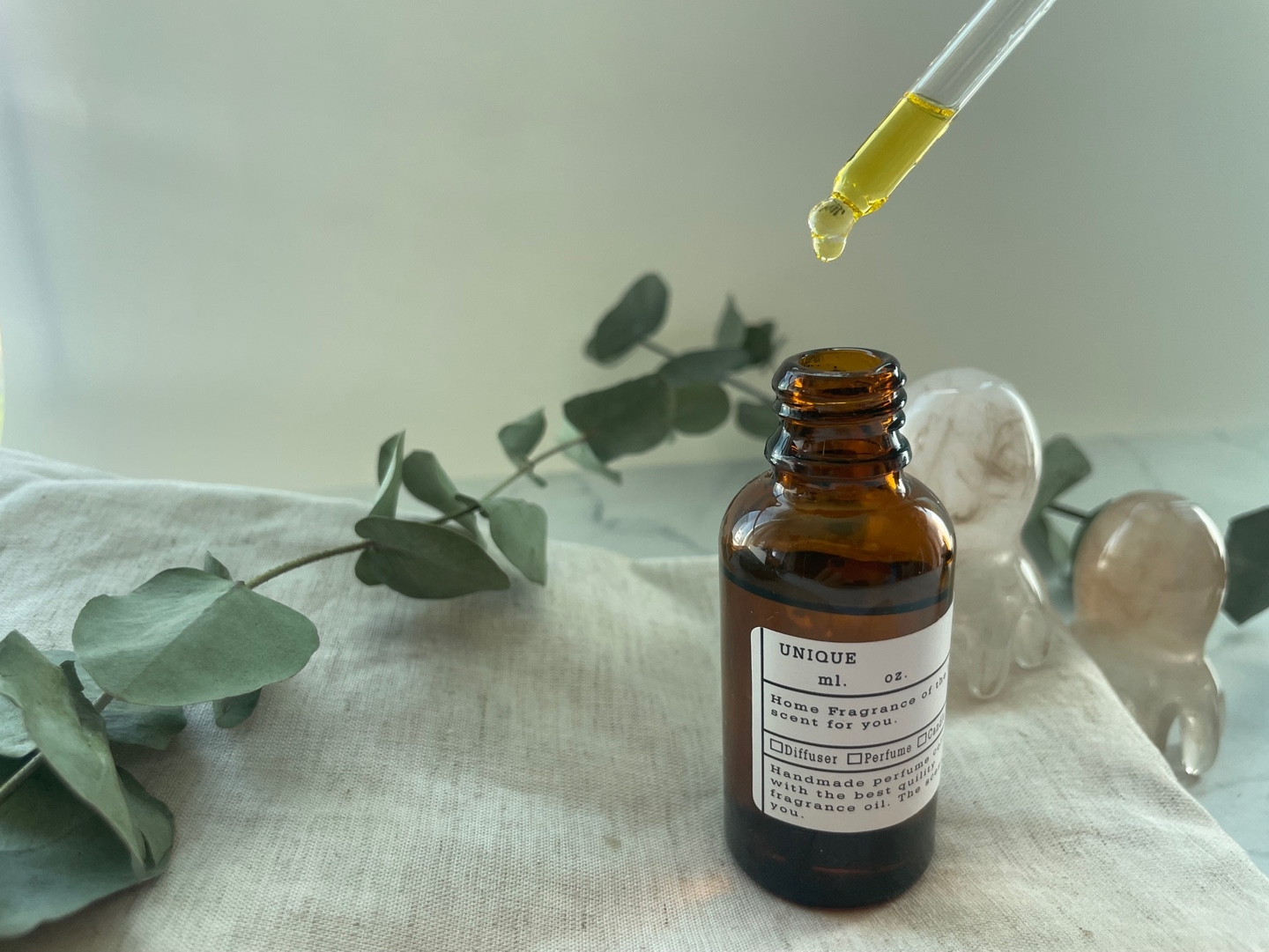 괄사를 이용한 아로마 디톡스 테라피 진행 사진 1