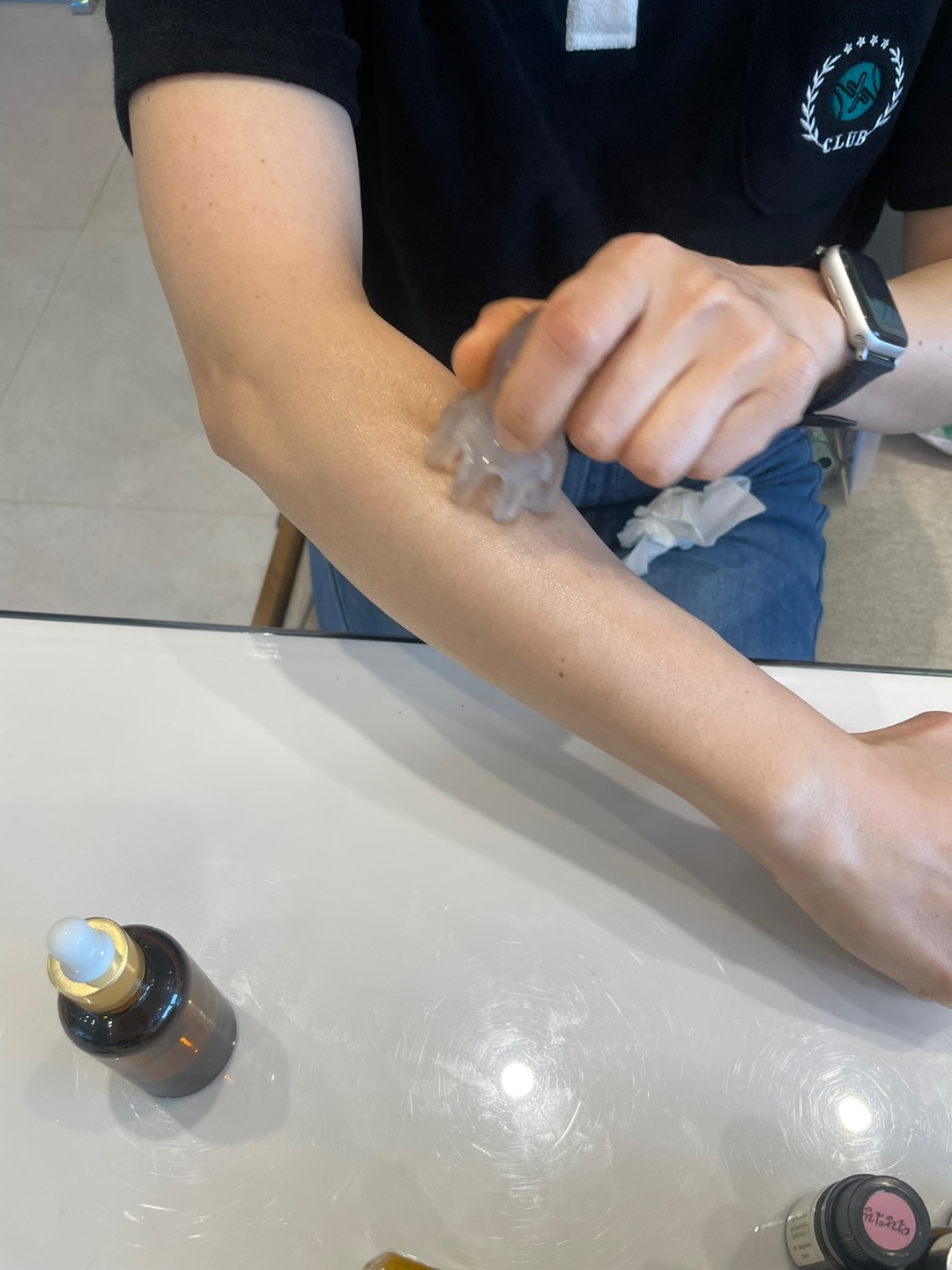 괄사를 이용한 아로마 디톡스 테라피 진행 사진 3