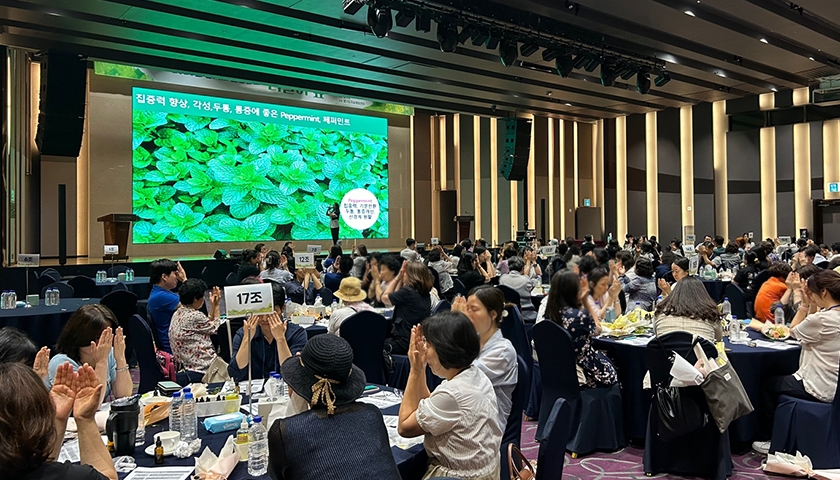 혈액순환 세럼과 혈점 마사지 진행 사진 3