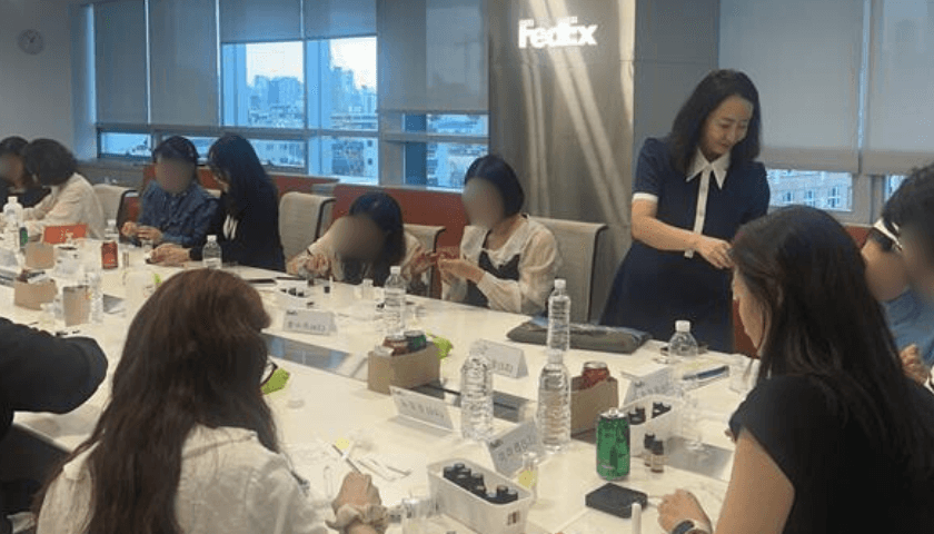 아로마 필로우 미스트와 릴렉싱 마사지 진행 사진 2