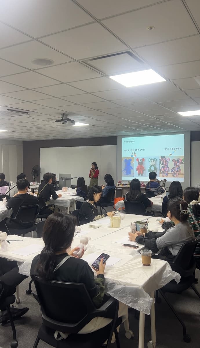 컬러로 채우는 베어브릭 페인팅 원데이 클래스 진행 사진 3