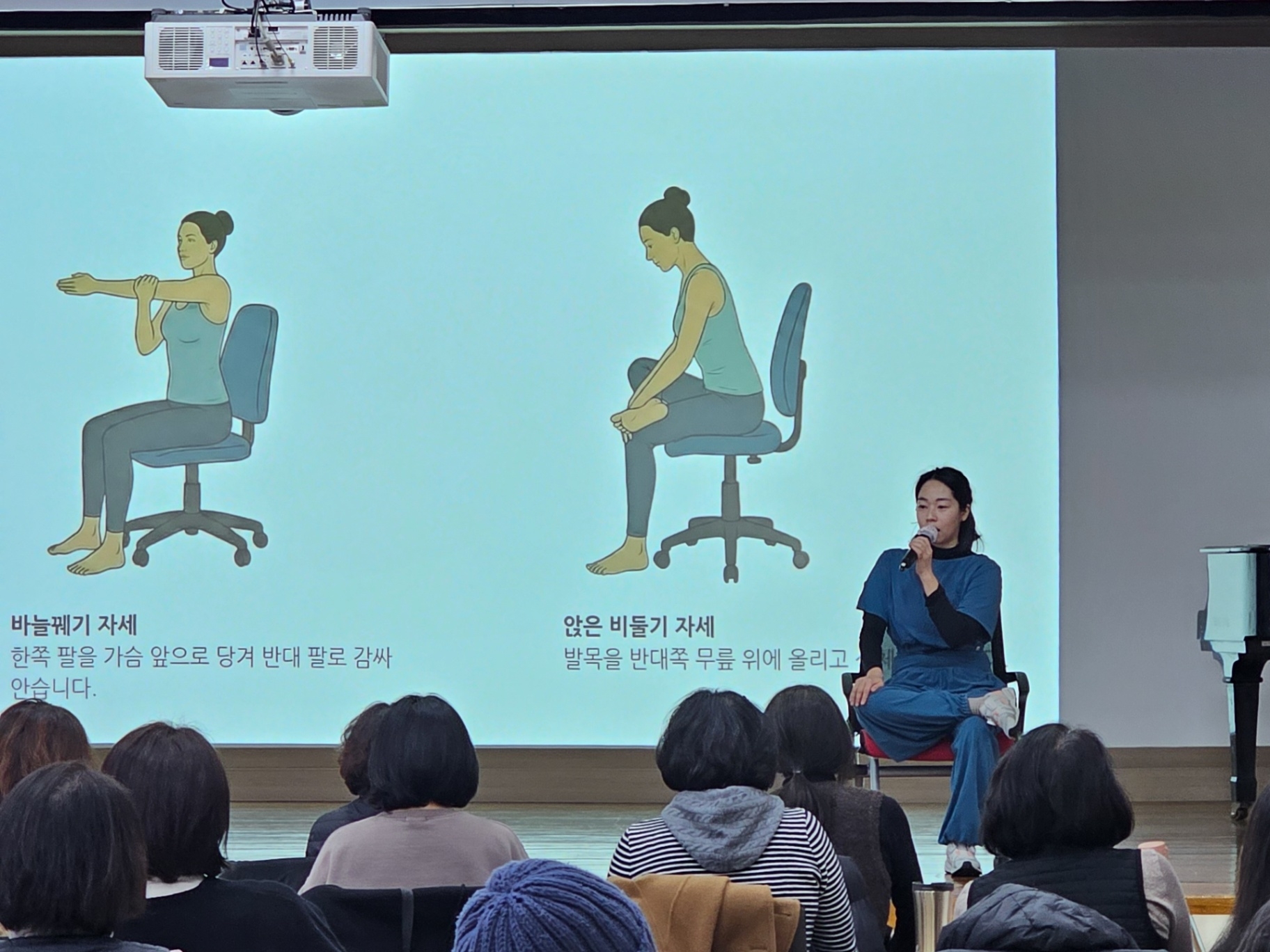 힐링 요가와 싱잉볼 명상 진행 사진 1