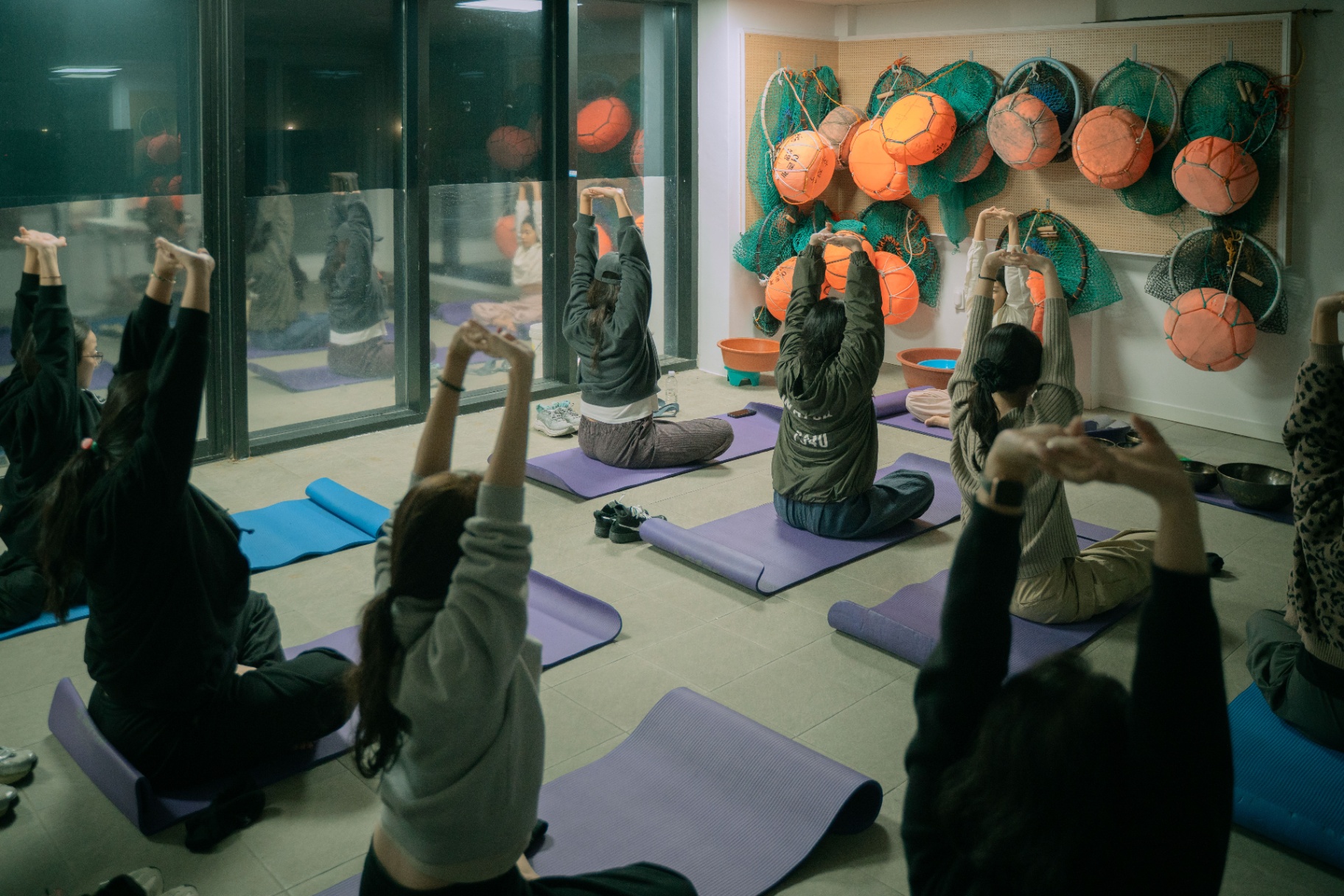 힐링 요가와 싱잉볼 명상 진행 사진 3