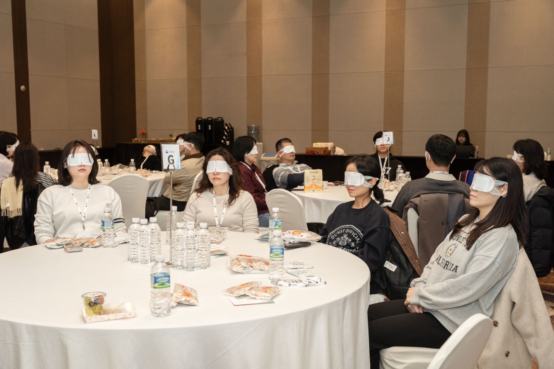 힐링 요가와 싱잉볼 명상 진행 사진 4