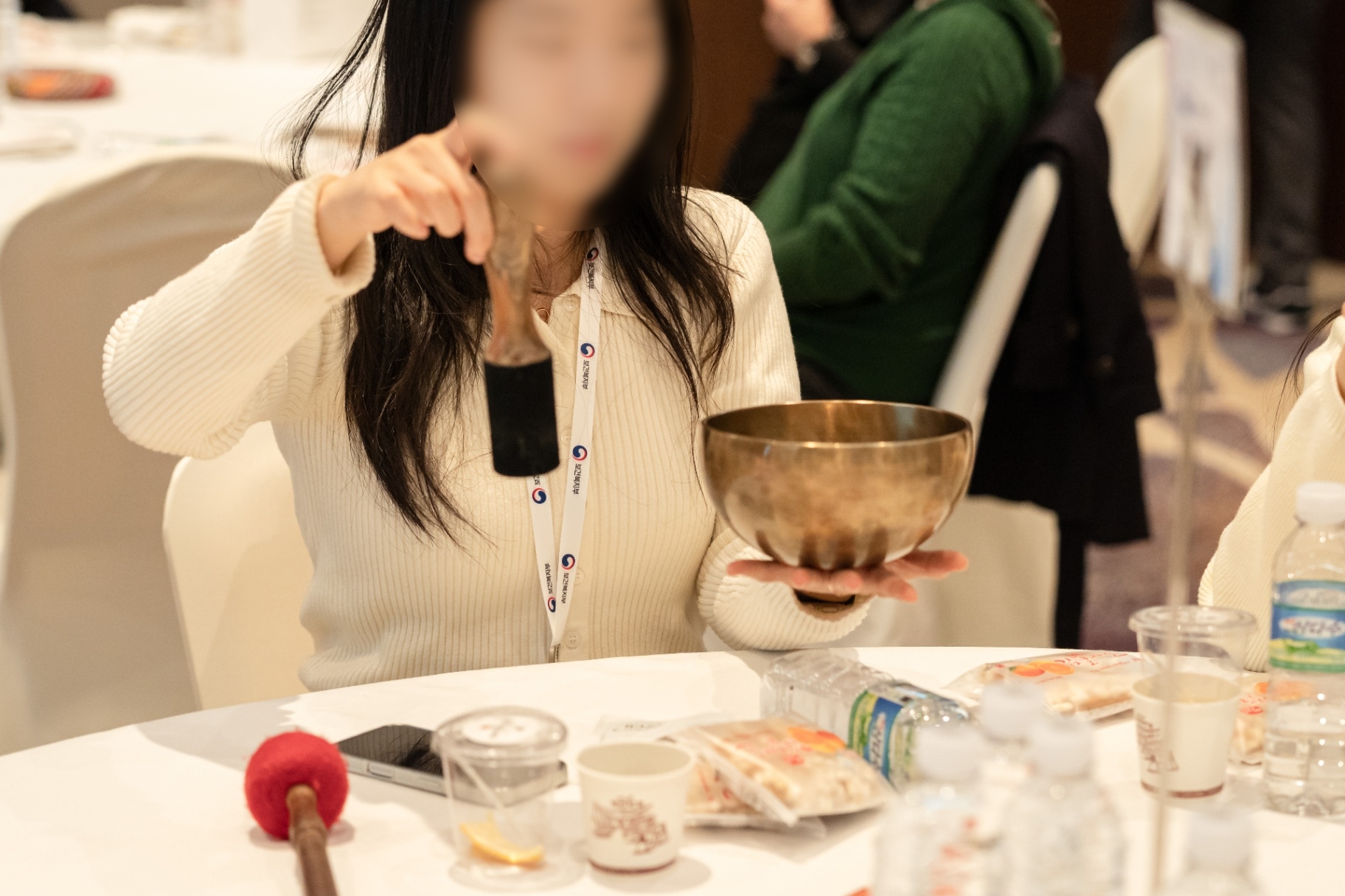 힐링 요가와 싱잉볼 명상 진행 사진 6