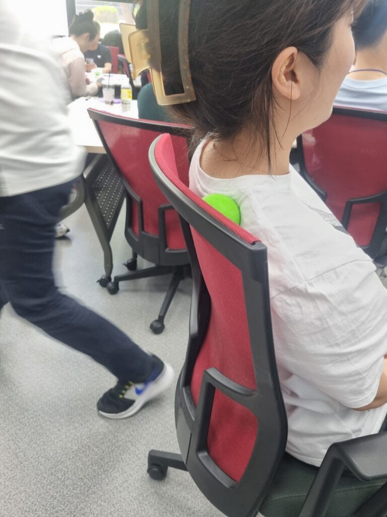 오전에 진행한 ‘통증예방클리닉‘은 몸 상태를 진단하고 소도구를 사용하여 통증을 개선하는 방법을 배우는 건강 워크샵입니다. 오전에 진행한 ‘통증예방클리닉‘은 몸 상태를 진단하고 소도구를 사용하여 통증을 개선하는 방법을 배우는 건강 워크샵입니다.
