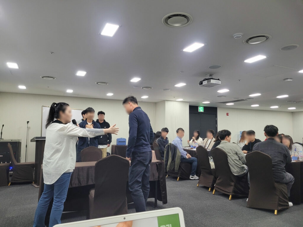 이후 강릉 세인트존스 호텔로 이동하여 이너트립의 인기 팀빌딩 프로그램, ‘모두의 서바이벌‘과 ‘우리 회사 퀴즈의 달인‘ 교육을 들었습니다. 이후 강릉 세인트존스 호텔로 이동하여 이너트립의 인기 팀빌딩 프로그램, ‘모두의 서바이벌‘과 ‘우리 회사 퀴즈의 달인‘ 교육을 들었습니다.