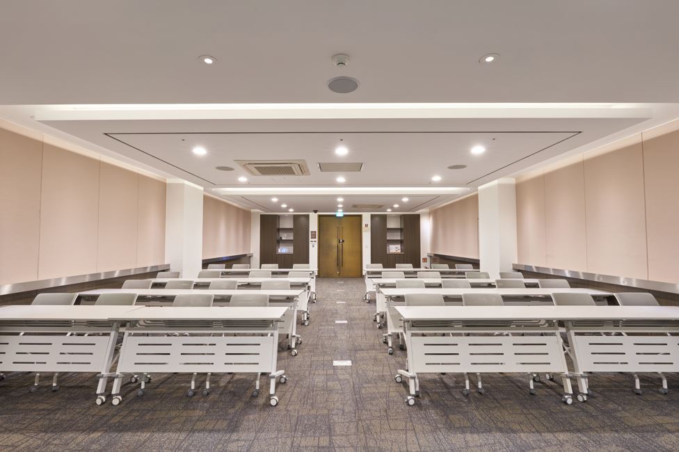 컨퍼런스 L (Conference L) 1