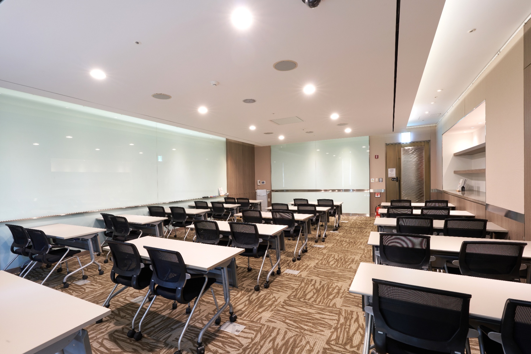 컨퍼런스 M (Conference M) 2